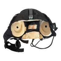 Sowjetischer russischer MiG-Pilotflieger aus schwarzem Leder, Winterhelm, Uniformmütze