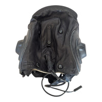 Sowjetischer russischer MiG-Pilotflieger aus schwarzem Leder, Winterhelm, Uniformmütze