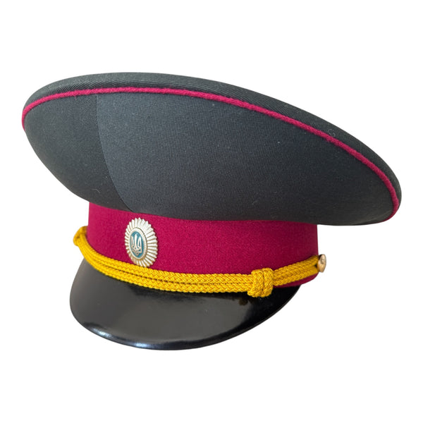 Postsowjetisches ukrainisches Militäroffiziersuniform-Metallabzeichen mit Schirmmütze