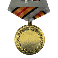 Preismedaille für den russischen Veteranen von Tschernobyl zum 35. Jahrestag der Katastrophe